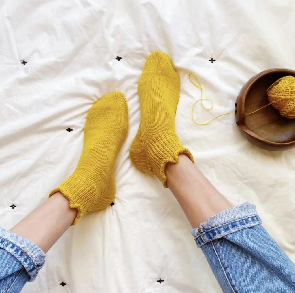 Summer knitting projects: shorty ruffle socks
